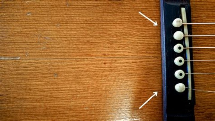 Can a humidifier damage a guitar?