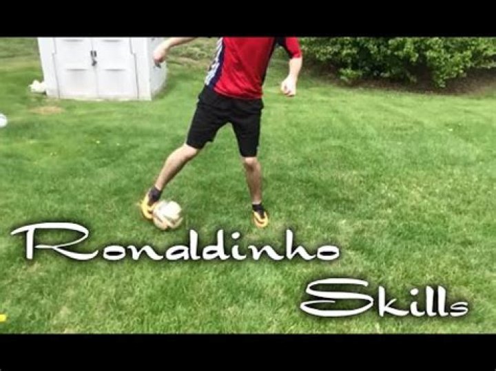 How do you do the Ronaldinho Gaucho snake?