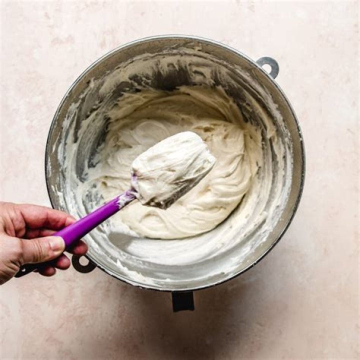 How do you thicken yoghurt frosting?