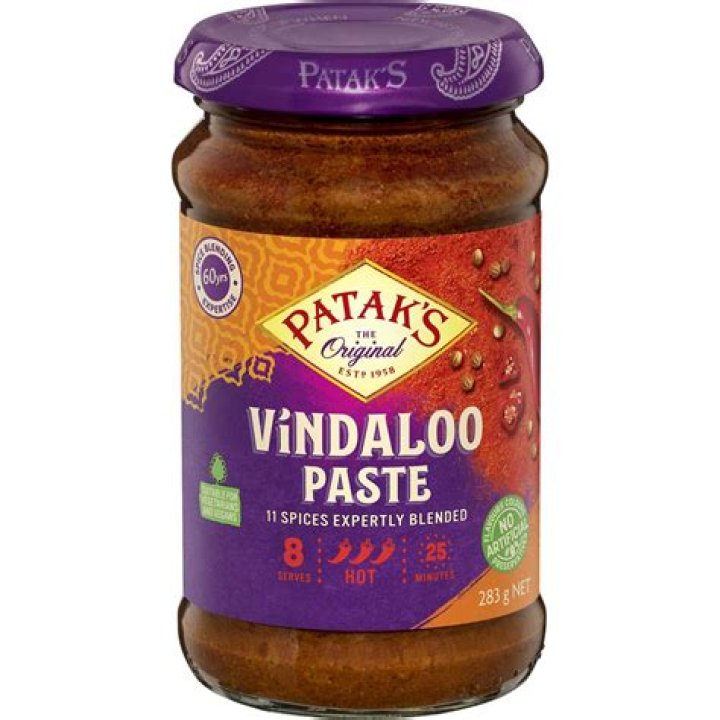 How do you use Pataks vindaloo curry paste?