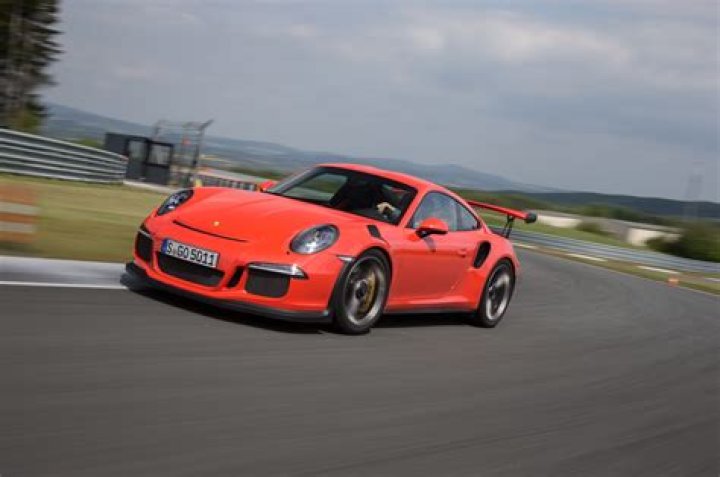 How fast is the 2016 Porsche 911 GT3 RS?