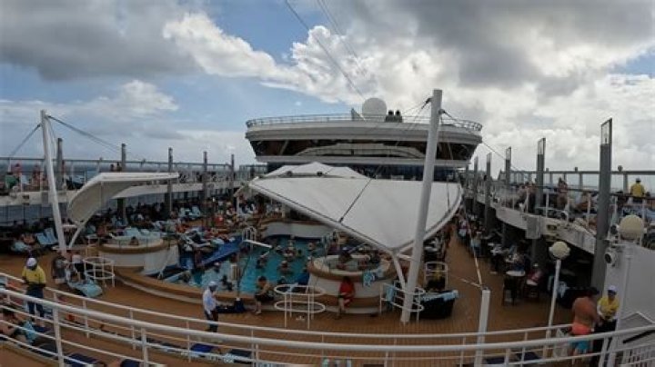 How many decks are on Norwegian Dawn?