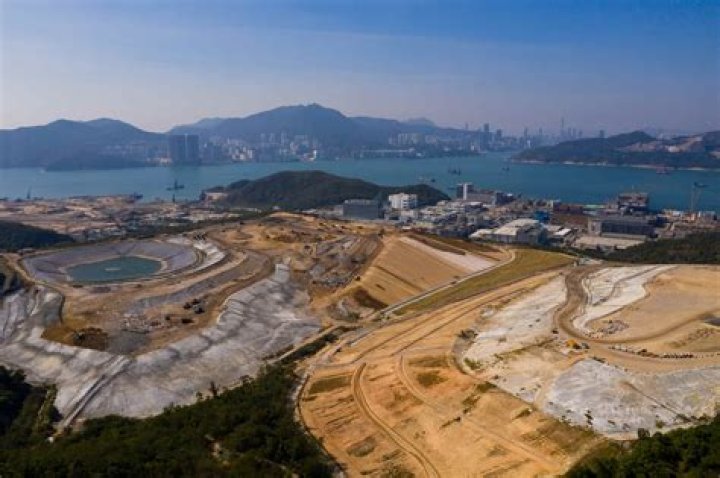 How many landfills are in Hong Kong?
