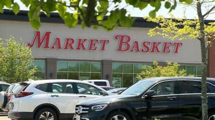 How many locations does market basket have?