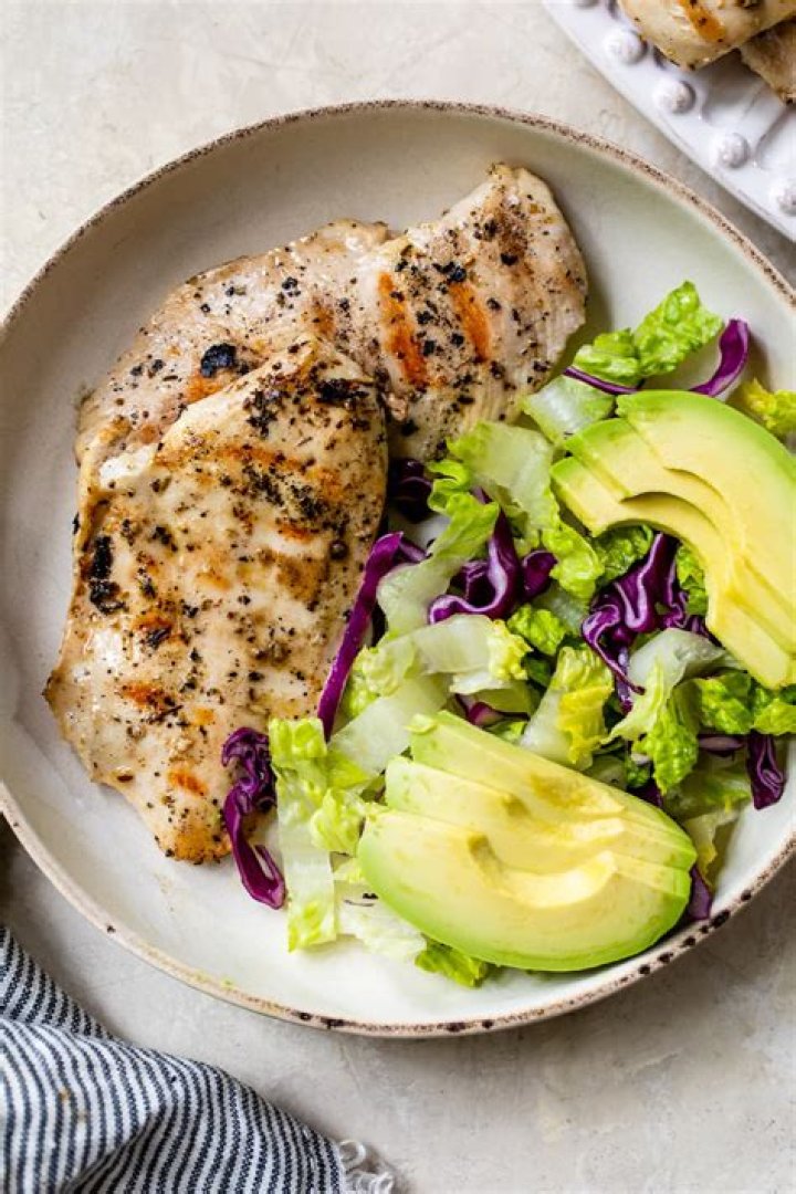 Is steamed chicken breast healthy?