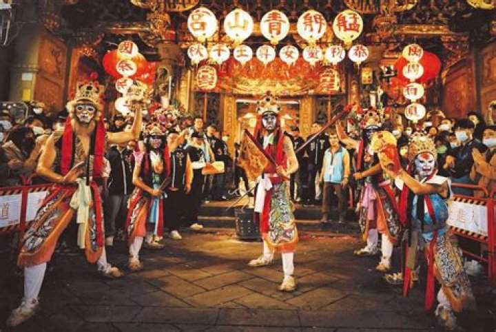 What are the customs and traditions of Taiwan?