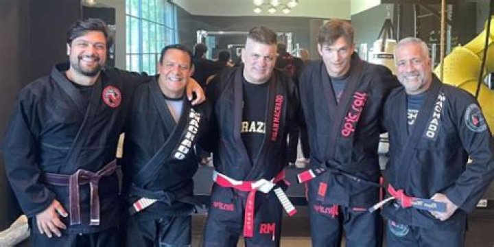 What belt is Ashton Kutcher in BJJ?