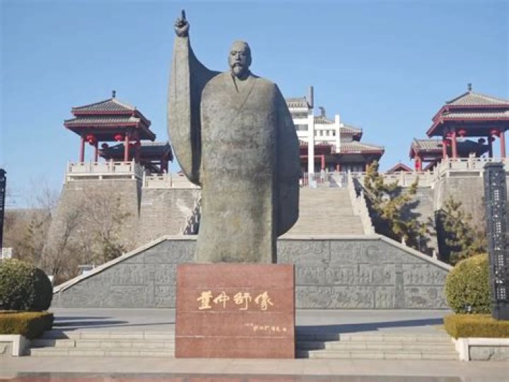 What did Dong Zhongshu contribute to Confucian thought?