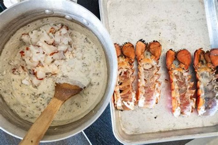What is the difference between lobster Newburg and lobster Thermidor?
