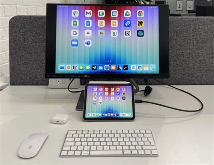 What music apps are compatible with iPad MINI?