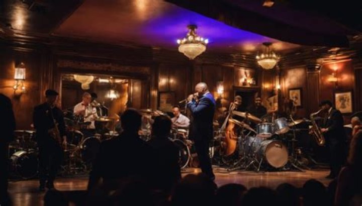 What were two locations in New York City that were popular jazz clubs in the 1920s?