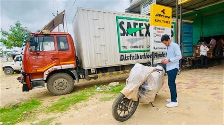 Which is better safexpress or Gati?