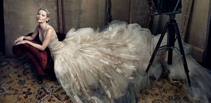 Which photographer is best known for fashion photography?