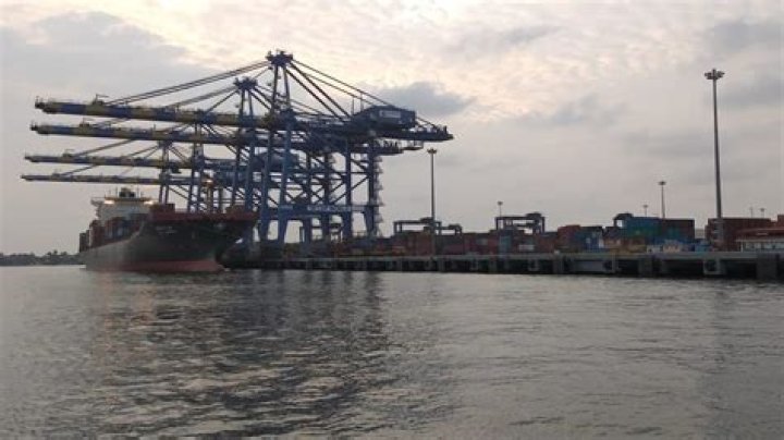 Who owns Vallarpadam terminal?
