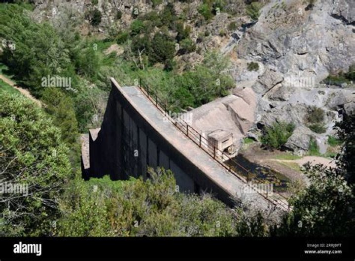 Why did Malpasset dam fail?